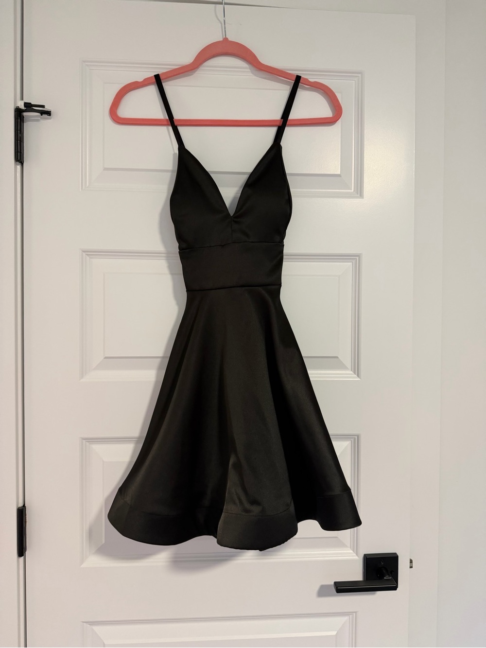 Workhall Elegant Black Silk V-Neck Mini Dress with Slim Straps